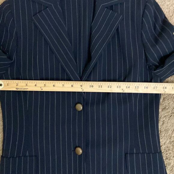 Women's Classic Navy Pinstripe 2-Button Wool Blazer size 8 Preppy Quiet Luxury - Picture 6 of 10